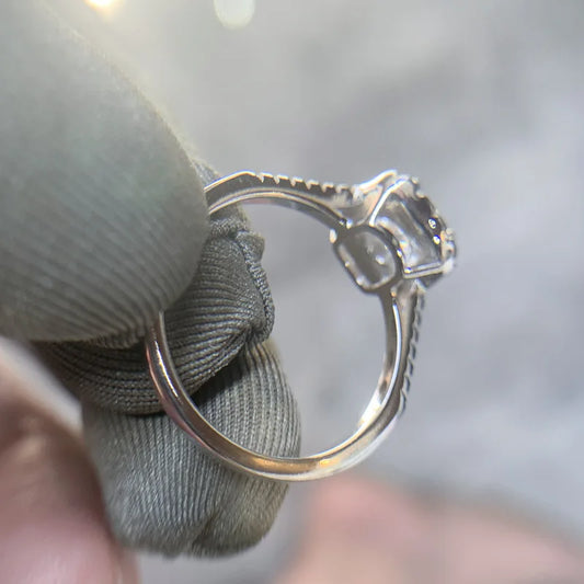 خاتم إصبع فاخر من الزركونيوم الشفاف للنساء